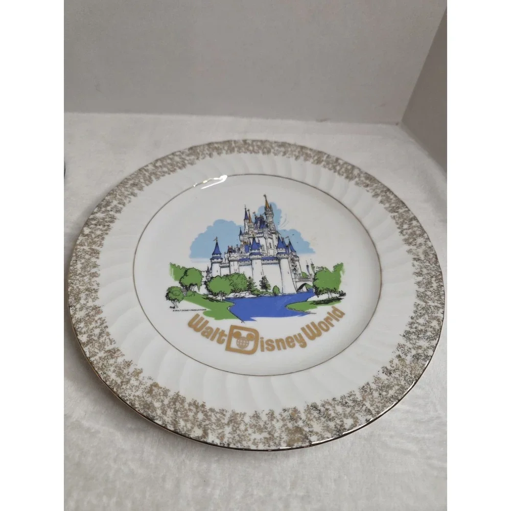 Vintage Walt Disney World Cinderella Castle Souvenir Plate‎ Scalloped Gold Rim
